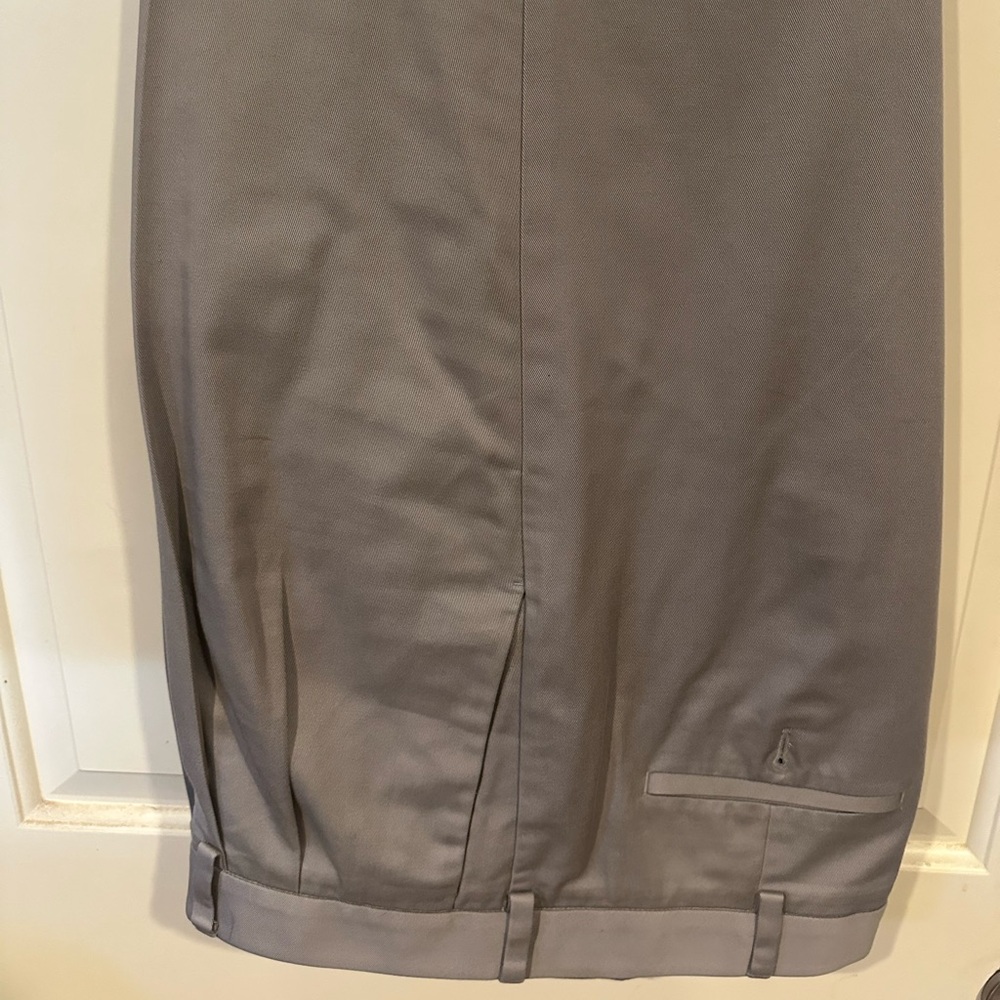 Roundtree & Yorke Travel Smart Pants - 40 X 32
Dark khaki